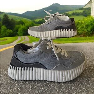 SKECHERS Women’s BOBS VISTA - MELLOW STROLL Gray SUEDE Shoes AUTHENTIC IN BOX